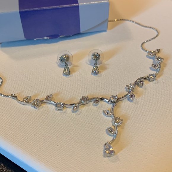 Avon Silvertone Vine Y-Necklace Vintage Earrings & Necklace Set - Picture 4 of 5